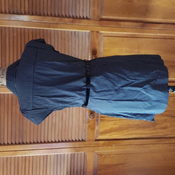 Gently worn Byer black and white belted pinstrip button down XL dress - Picture 5 of 10